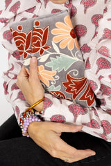 Bolso estampado terciopelo gris